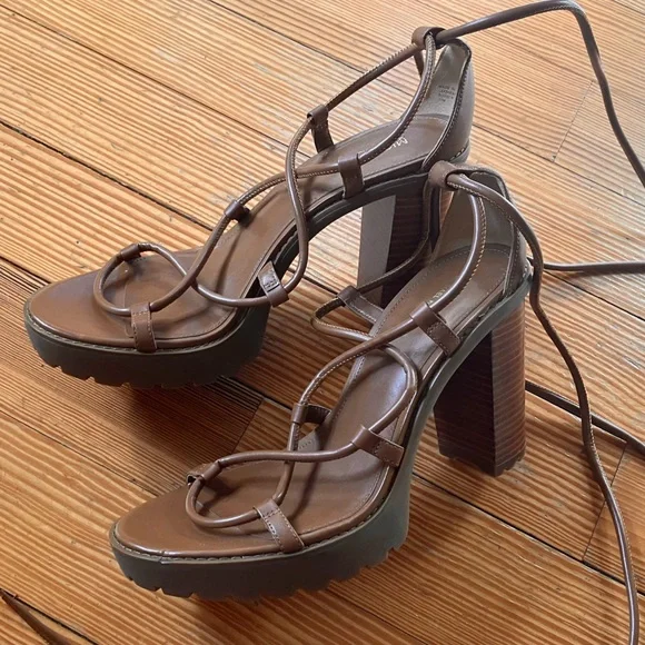 NWOB MICHEAL Micheal Kors Vero Leather Platform
Sandal in Luggage Sz 10. - Picture 4 of 12